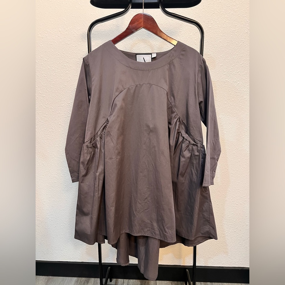 Relaxed Gray Pocket Tunic with Gathered Side Panels
